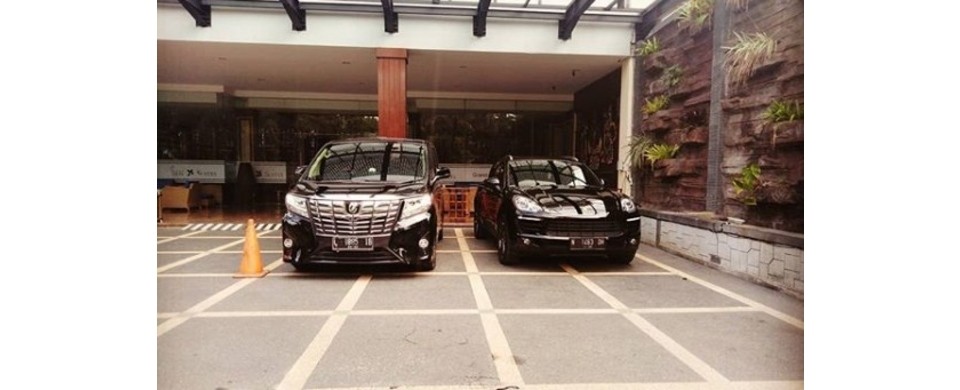 sewa mobil pengantin surabaya,sewa mobil surabaya,sewa hiace surabaya,sewa alphard transformer surabaya,surabaya luxury car rental,sewa camry surabaya,sewa jeep surabaya,sewa brio surabaya
